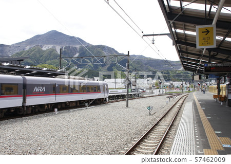 西武紅箭停在西武秩父站 57462009