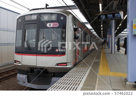 Series 4000 Tokyu Toyoko Line which is directly connected to Seibu Ikebukuro Line 57462022