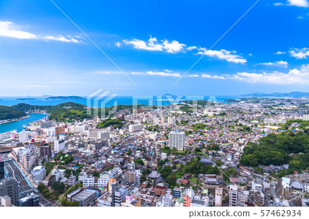<山口縣>下關市中心,夏天藍天 <山口縣>下關市中心,夏天藍天 57462934