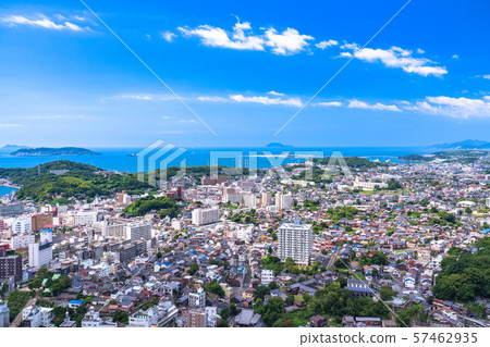 <山口縣>下關市中心，夏天藍天 57462935