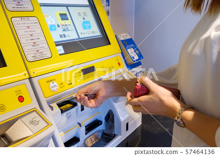 逾越節結算,收費,電子貨幣,檢票口,火車,鐵路 逾越節結算,收費,電子貨幣,檢票口,火車,鐵路 57464136