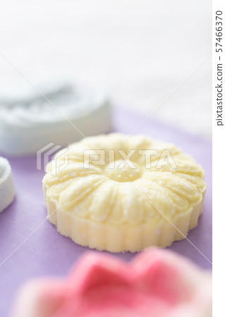 Japanese confectionery fallen goose 57466370
