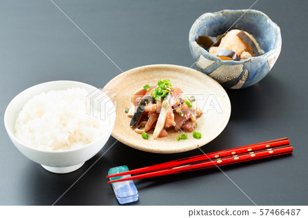 白米飯和生魚片 57466487