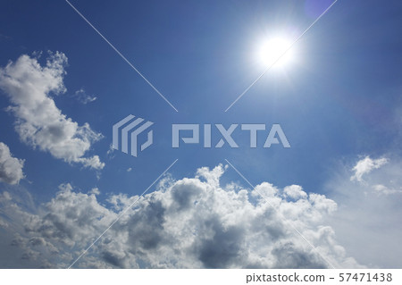 新鮮的秋天天空 57471438