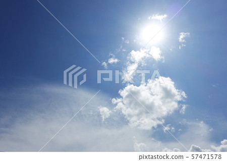 新鮮的秋天天空 新鮮的秋天天空 57471578