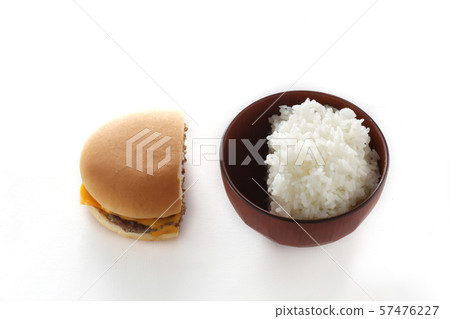 飲食中碳水化合物攝入量略有減少 57476227