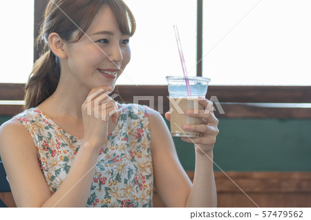 珍珠粉飲料女性 57479562