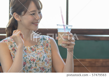 Tapioca drink women Tapioca drink women 57479563