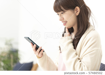 生活方式婦女智能手機電話 生活方式婦女智能手機電話 57480502