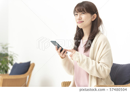 生活方式婦女智能手機電話 生活方式婦女智能手機電話 57480504