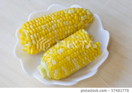 煮玉米 57481778