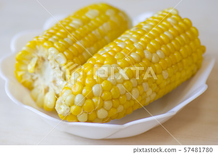 煮玉米 煮玉米 57481780