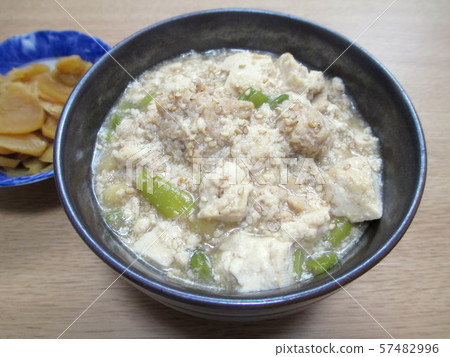 Tofu and minced chicken bowl 57482996