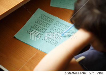 child learns multiplication table 57485981