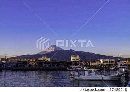 (Shizuoka) Sunset at Numazu Port 57489948