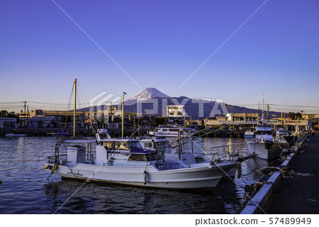 (Shizuoka) Sunset at Numazu Port 57489949