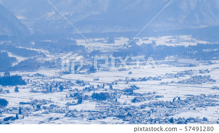 下雪的冬天城鎮景觀 下雪的冬天城鎮景觀 57491280