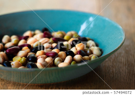 Mixed beans and steamed beans 57494072
