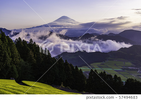 (Shizuoka) Mt. Fuji beyond the vibrant Daiun Sea (Shizuoka) Mt. Fuji beyond the vibrant Daiun Sea 57494683