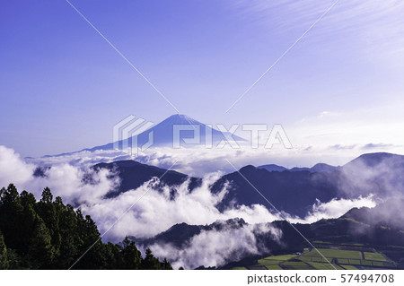 (Shizuoka) Mt. Fuji beyond the vibrant Daiun Sea 57494708