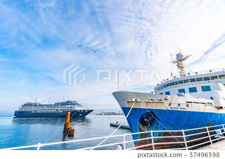 遊輪進入北海道函館灣 57496598