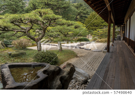 從茶室可以看到日本花園的景色 從茶室可以看到日本花園的景色 57498640