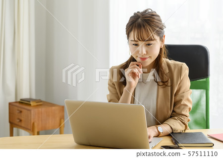 Casual business scene Casual business scene 57511110