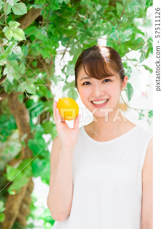 Young woman holding lemon Young woman holding lemon 57511126
