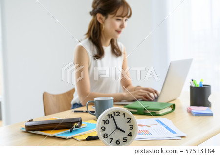 休閒辦公室工作時間短[觀看焦點] 57513184