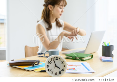 休閒辦公室工作時間短[觀看焦點] 57513186