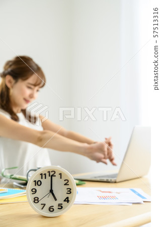 休閒辦公室工作時間短[觀看焦點] 57513316