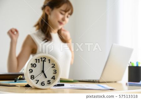 休閒辦公室工作時間短[觀看焦點] 57513318