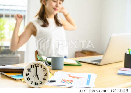 休閒辦公室工作時間短[觀看焦點] 57513319