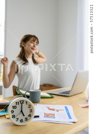 休閒辦公室工作時間短[觀看焦點] 57513321