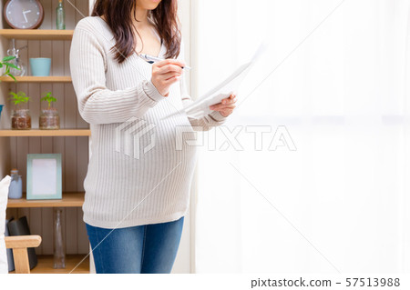 Pregnant woman Pregnant woman 57513988