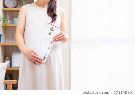 考慮孩子的名字的孕婦 考慮孩子的名字的孕婦 57514050