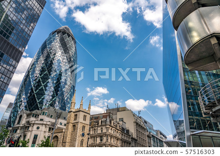View of the Gherkin and modern office buildings 57516303