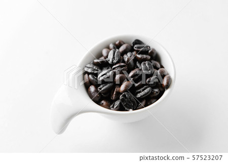 Coffee beans roasted in Italian roast 57523207