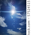 Feathers grew in the autumn sky. 57524515