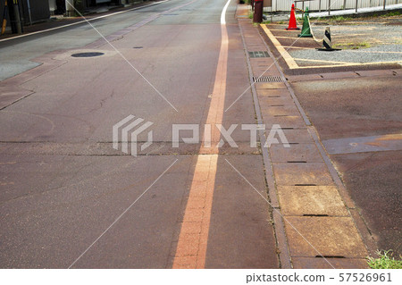 道路染了棕色與地下水 道路染了棕色與地下水 57526961