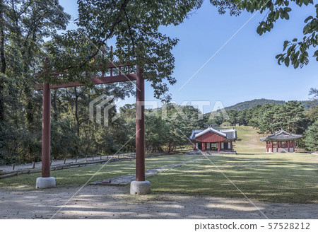 Heungneung, Heoninneung, Seocho-gu, Seoul 57528212