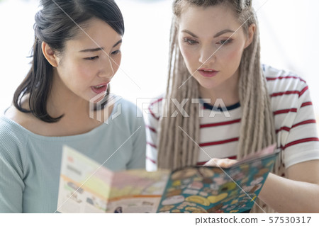 Women discussing disaster prevention with foreign students 57530317