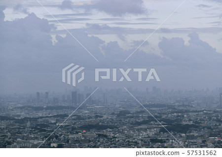 日本的東京都市風景從橫濱俯瞰烏雲,東京和川崎(接近颱風15)= 8日拍攝 日本的東京都市風景從橫濱俯瞰烏雲,東京和川崎(接近颱風15)= 8日拍攝 57531562
