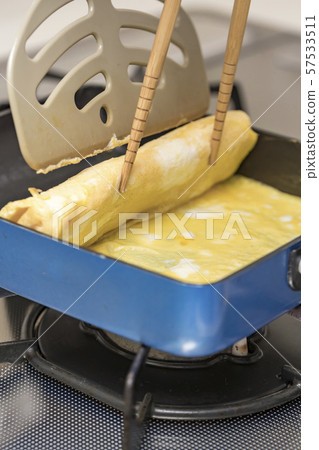 [Making eggs] 57533511