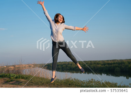 Lovely bubbly Lovely bubbly 57535641