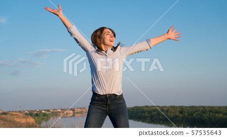 Lovely bubbly 57535643