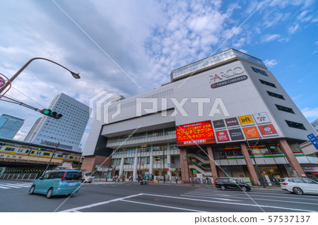 PARCO看法在Kinshicho駐地前面的在東京都市風景在日本 PARCO看法在Kinshicho駐地前面的在東京都市風景在日本 57537137