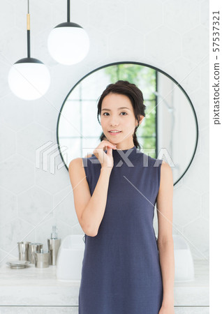衛生間的少婦 衛生間的少婦 57537321