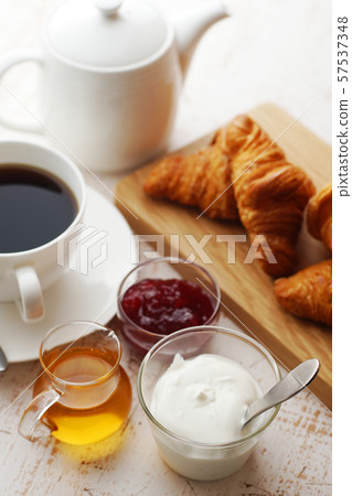 Breakfast (coffee, croissant, yogurt) Breakfast (coffee, croissant, yogurt) 57537348