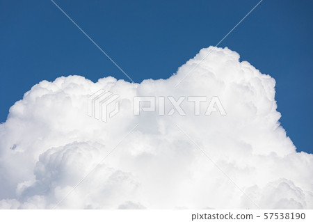 Fluffy cloud edge and blue sky Fluffy cloud edge and blue sky 57538190